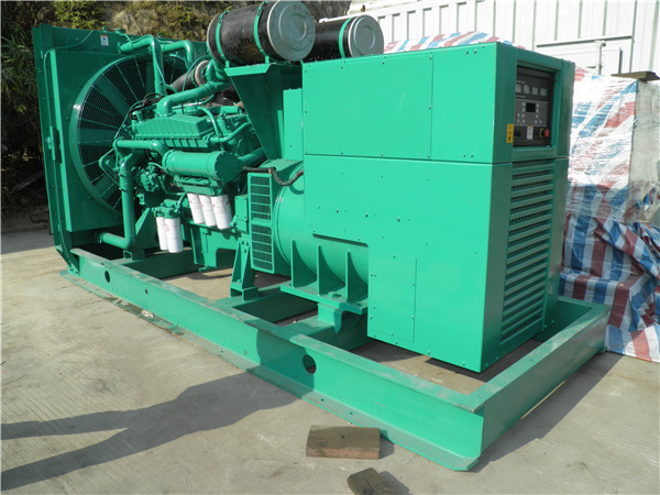 陆良出租发电机 发电机组厂家：柴油发电机组的控制屏的作用是什么？