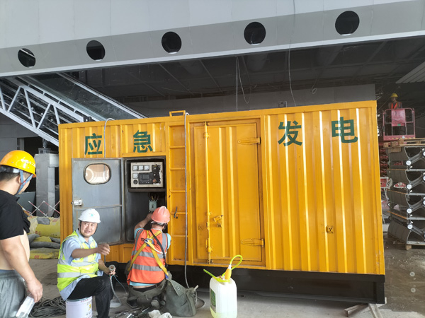 陆良怎样判断空气滤清器是否需要更换？